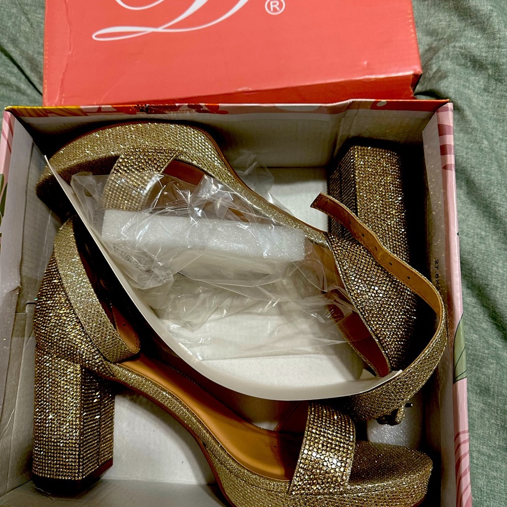 Gold Glitter Heels size 10